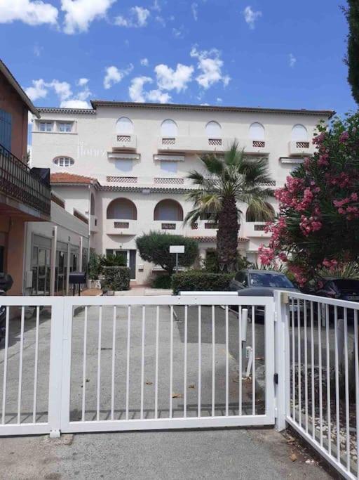 Bandol: Elegant Et Cosy 2 Pieces, Proche Ville Et Plage Kültér fotó